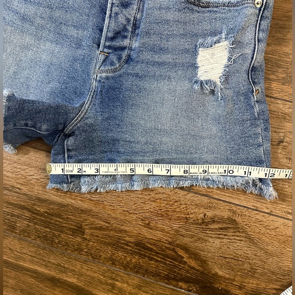 Good American Distressed Cut Off Jean Shorts 4/27, High Rise Cut Offs - Picture 7 of 12